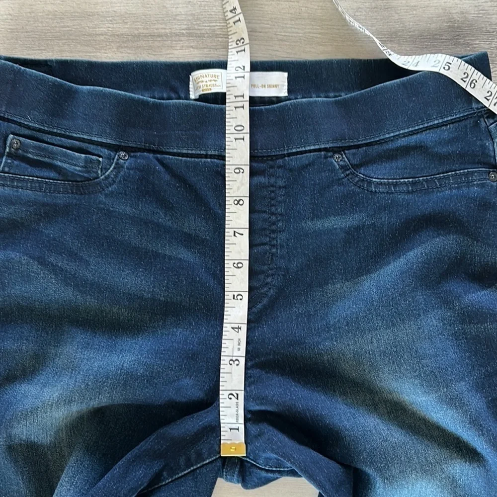 Levi’s size 32 pull on skinny jeans